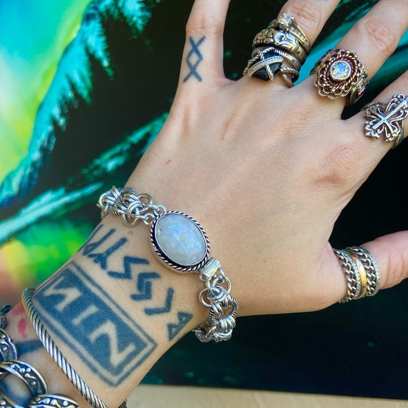 Maille moonstone bracelet . Handmade maille chain & genuine moonstone gem clasp - Picture 3 of 16